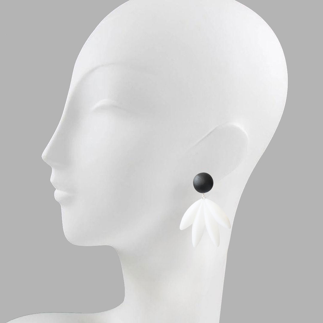 BŌSHI earrings, white
