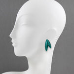 Load image into Gallery viewer, Twin-LEAVES ✕ Shine earrings, emerald
