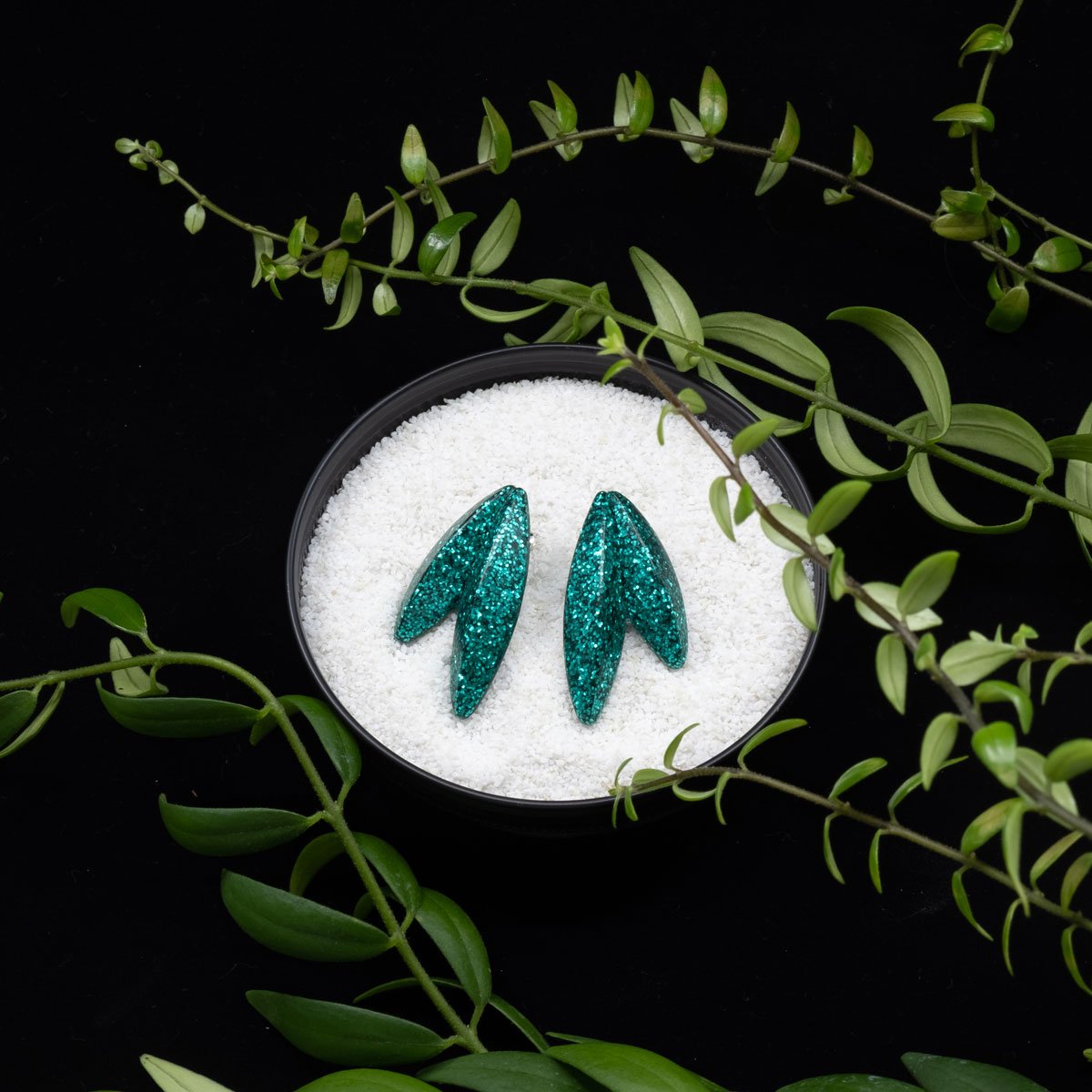 Twin-LEAVES ✕ Shine earrings, emerald