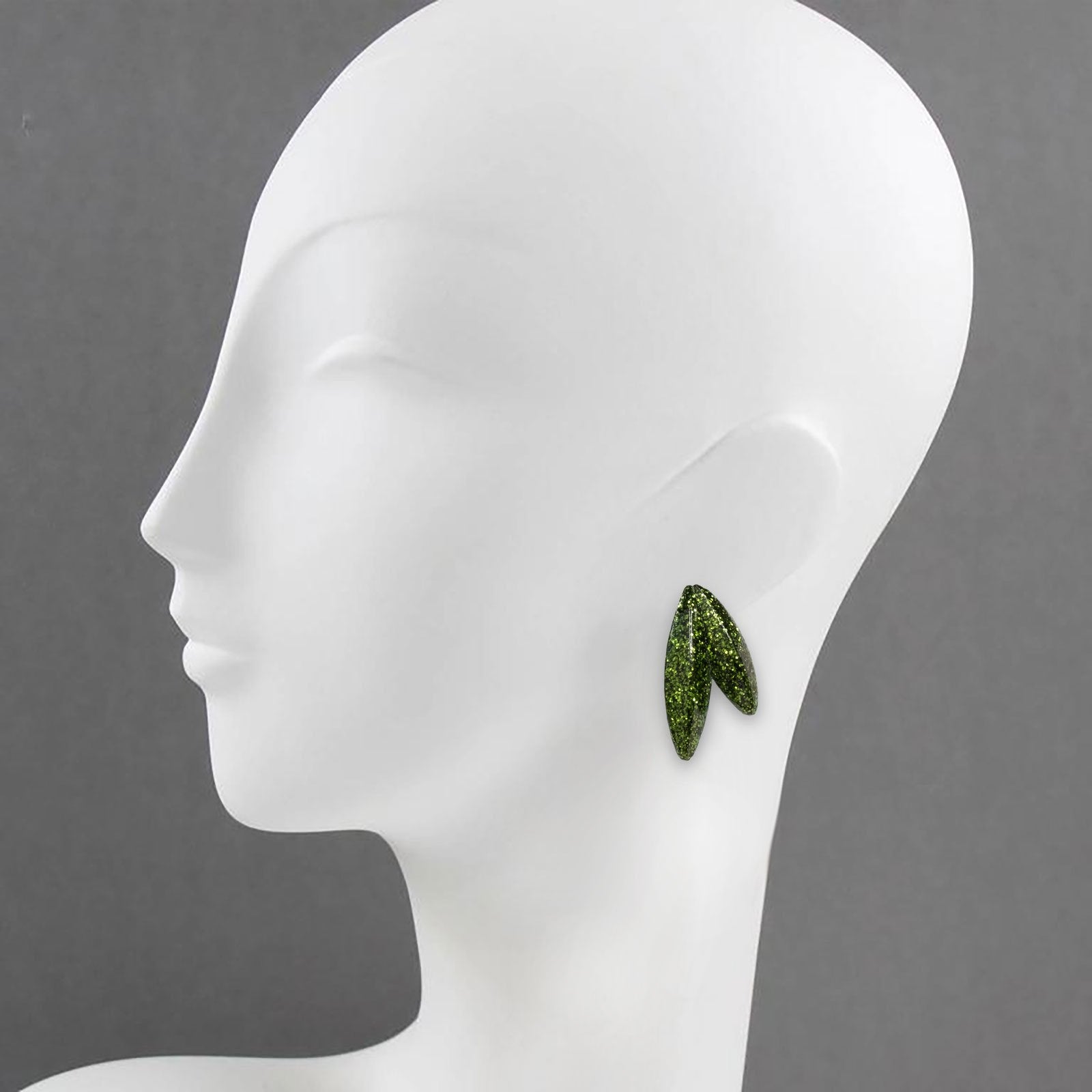 Twin-LEAVES ✕ Shine earrings, leaf green